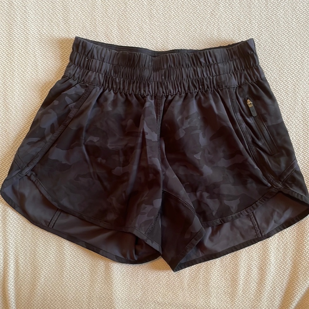 Lululemon Tracker short 4”